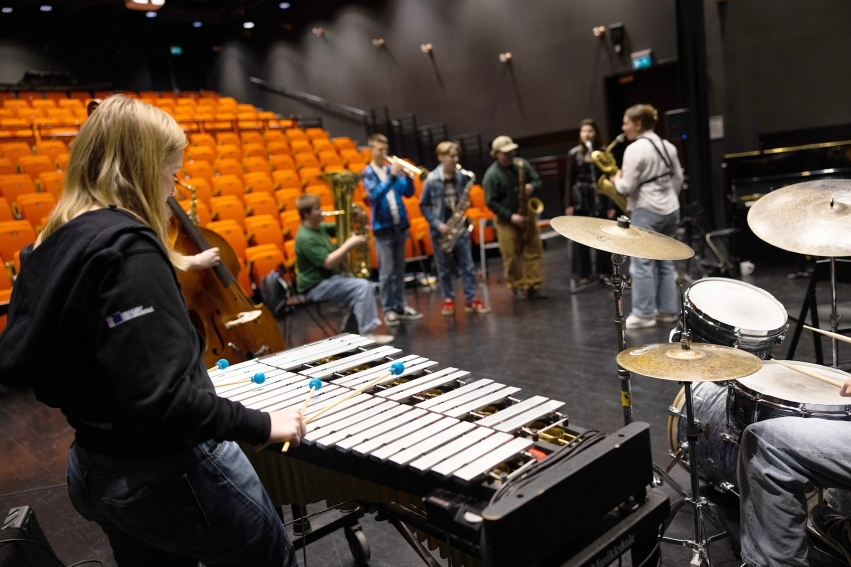 Hybelvert eller fadderfamilie for jazzelever i videregående